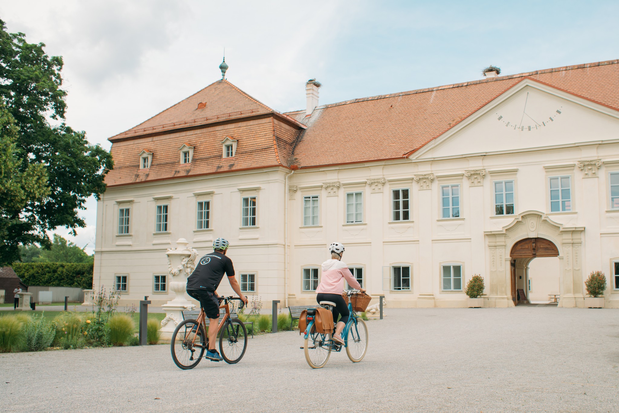 Radfahren Schloss Marchegg (c) Schlösserreich/Kniff Radfahren Schloss Marchegg
