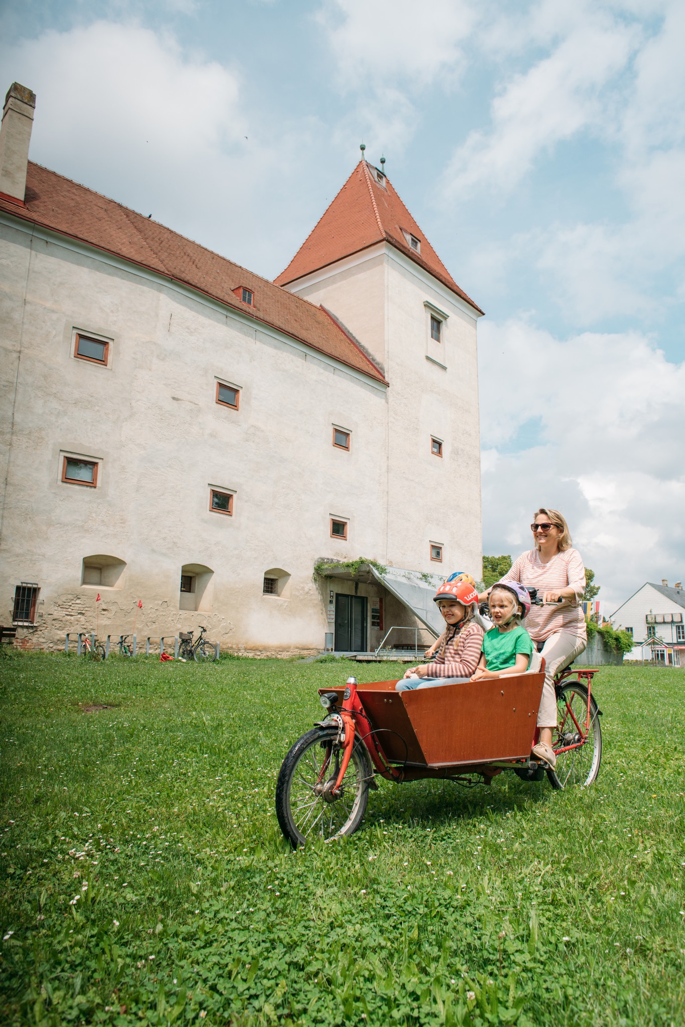 Radfahren Schloss Orth (c) Schlösserreich/Kniff Radfahren Schloss Orth